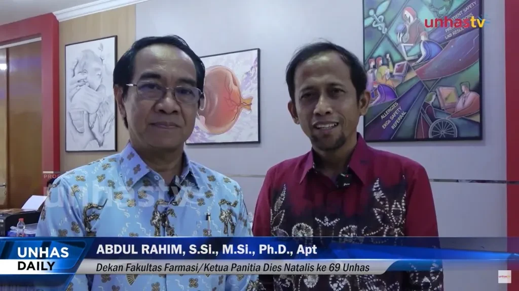 
Dekan Fakultas Farmasi Unhas, Abdul Rahim, S.Si., M.Si., Ph.D., Apt., yang juga merupakan Ketua Panitia Dies Natalis ke-69 Unhas, menyampaikan antusiasmenya terhadap rangkaian acara Dies Natalis. Ia menegaskan bahwa perayaan ini merupakan momen penting untuk mengenang perjalanan Unhas, merefleksikan prestasi yang telah dicapai, serta mempererat tali persaudaraan di antara seluruh sivitas akademika. Salah satu acara puncak yang disiapkan adalah Tabligh Akbar bersama Menteri Agama, Prof. Dr. K.H. Nasaruddin Umar, M.A., yang diharapkan dapat menjadi ajang menumbuhkan ukhuwah dan inspirasi bagi seluruh keluarga besar Unhas.